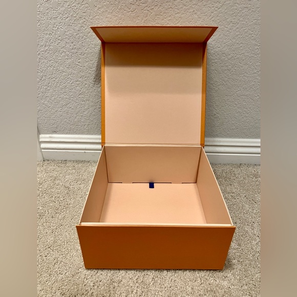 Louis Vuitton orange square gift box - Picture 2 of 2